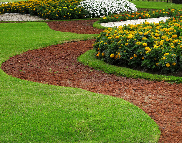 Curved Mulch Landscaping